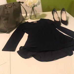 Elegant long sleeve top. Great for the office.